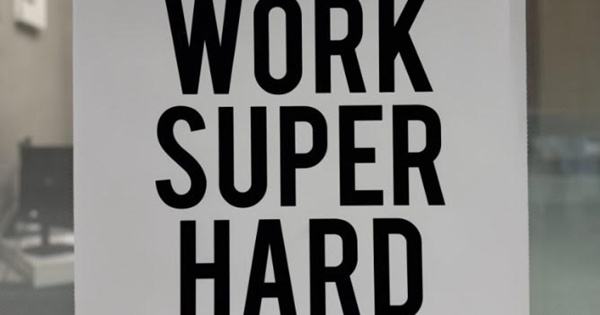 하루 8시간 근무로는 주인공이 될 수 없다는 건 명백합니다